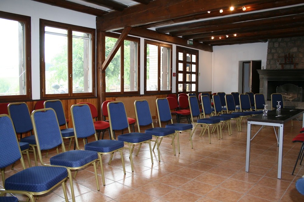 Hotel The Originals Super-Besse Est Auberge de la Petite Ferme 28/31