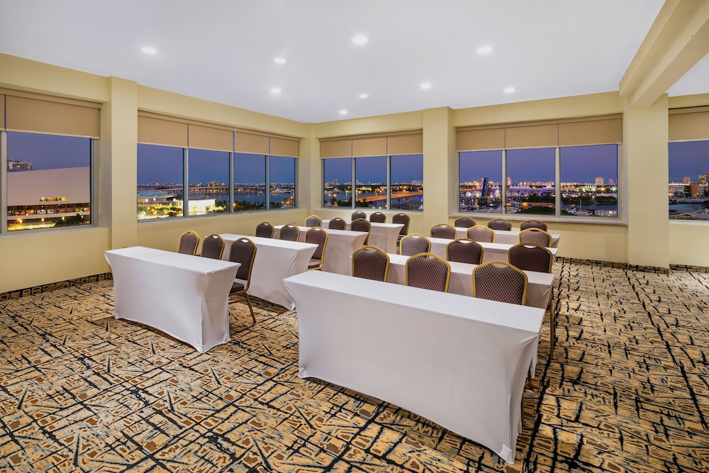 Holiday Inn Port of Miami Downtown Hotel 54/73