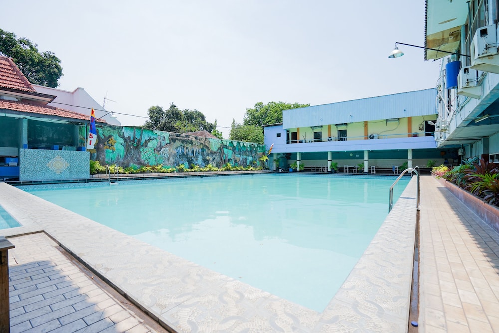 OYO 1652 Hotel Tampiarto 33/35
