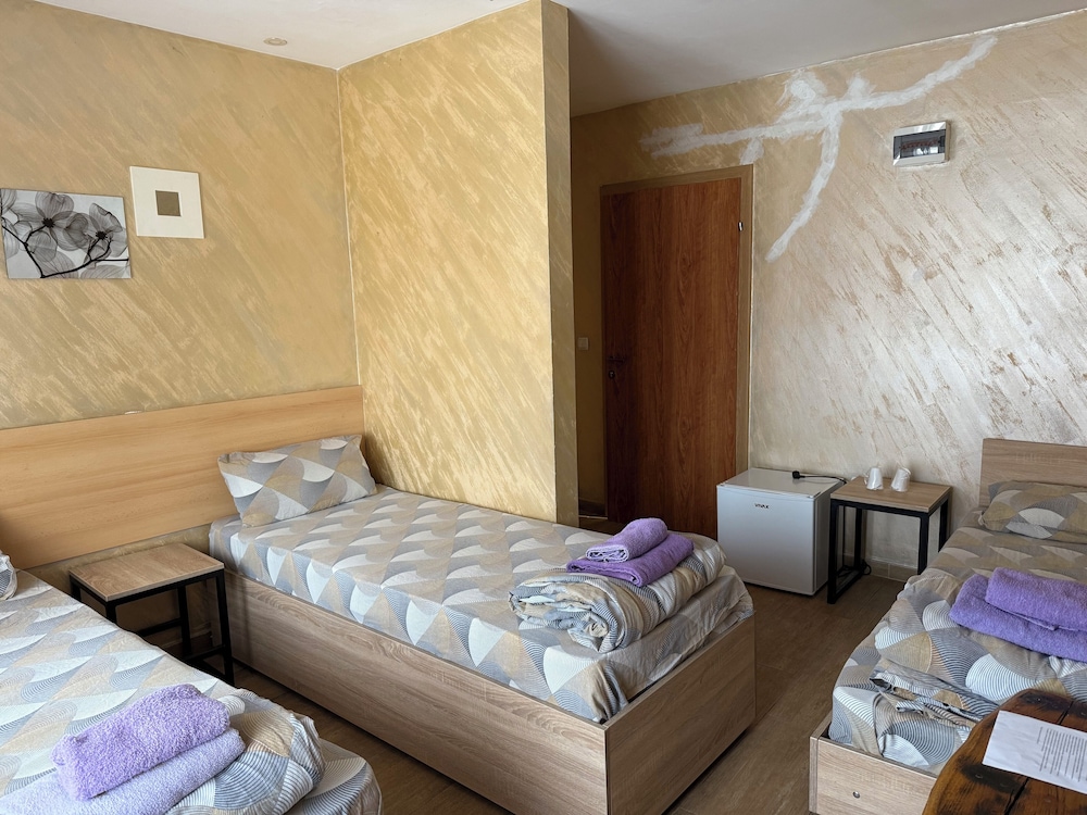 ROOM, TRIPLE