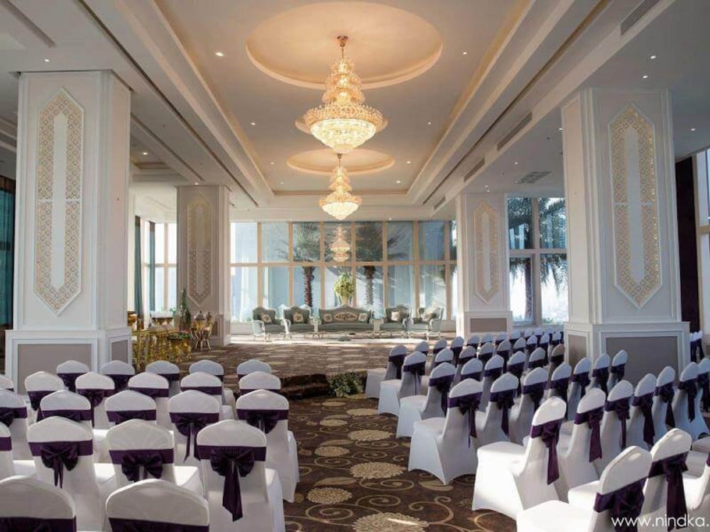 The Bazaar Hotel Bangkok 70/77