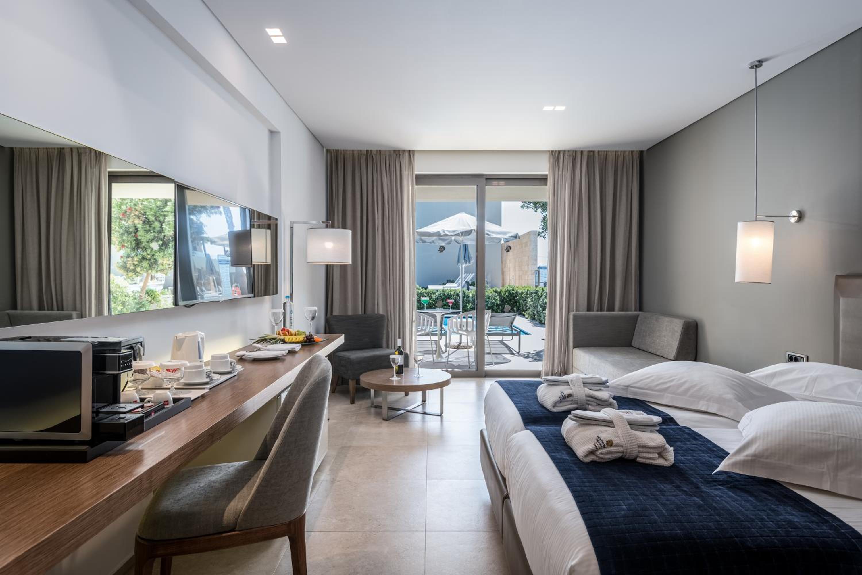 Room, Double Bed, Shared Pool