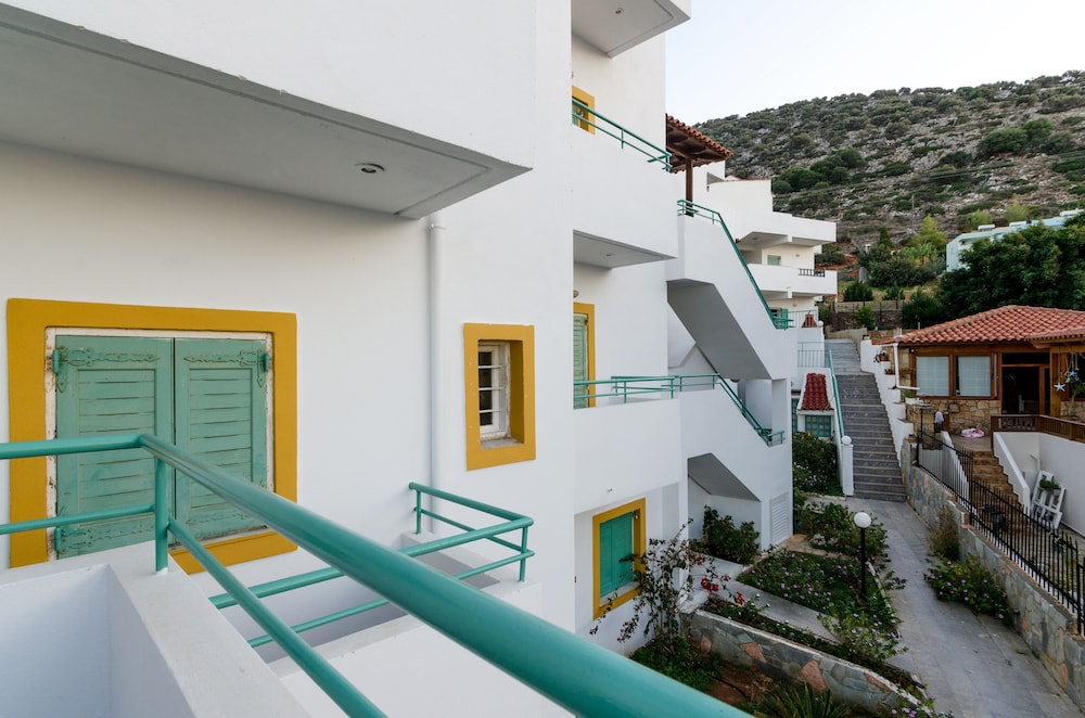Aglaia Studios and Apartments 6/63