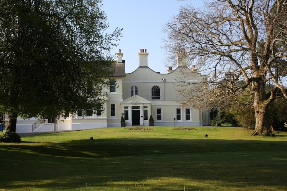 St. Elizabeth's House Hotel 24/32