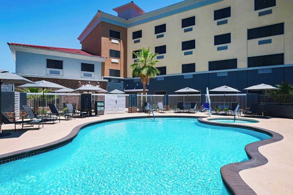 Chandler Hospitality Inn (Holiday Inn Express and Suites Phoenix/Chandler) 27/32