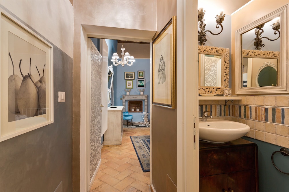 Rome as you feel - Vicolo delle Grotte 20/21
