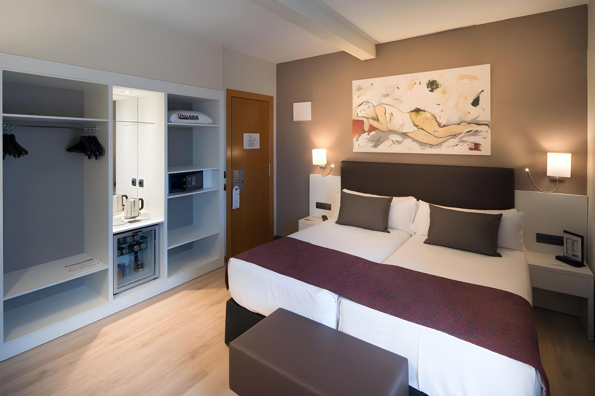 Premium, Single, 2 Double Beds, Terrace
