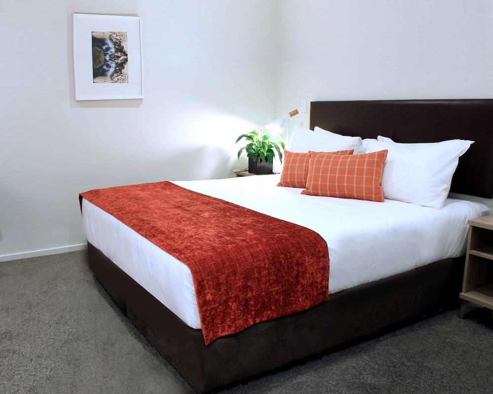 1 BEDROOM, APARTMENT