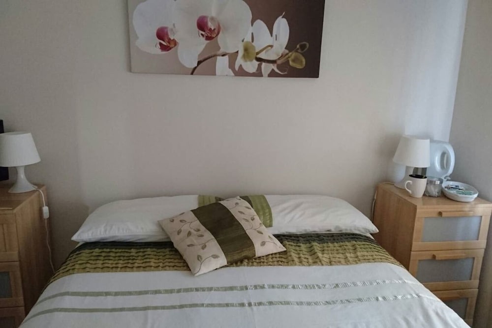 Apple House Guest House Heathrow Airport 10/31