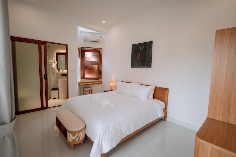 Hue Riverside Villa 16/50