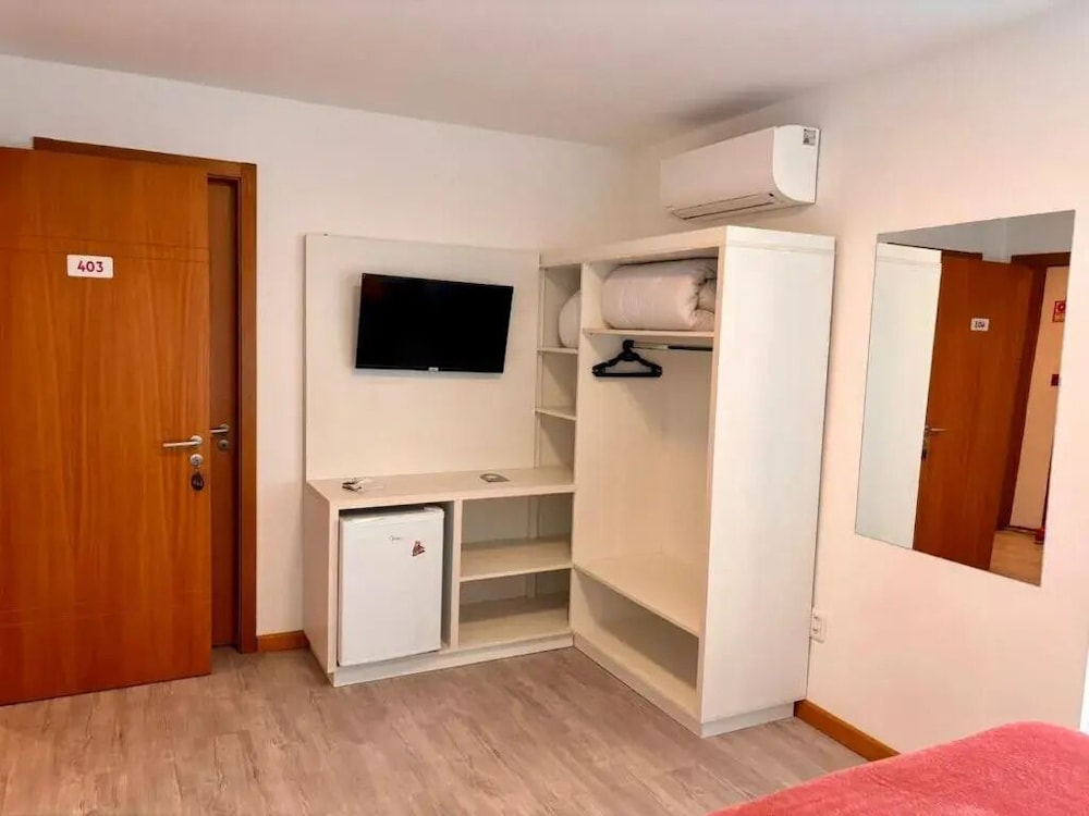 Hotel Golden Hills 24/36