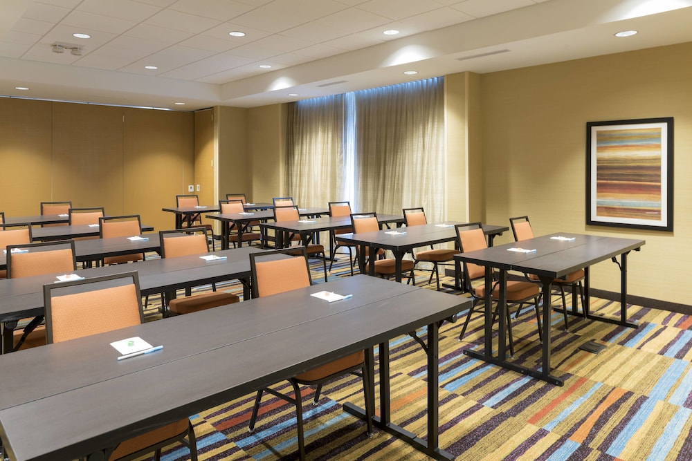 Fairfield Inn & Suites by Marriott Indianapolis Fishers 39/44