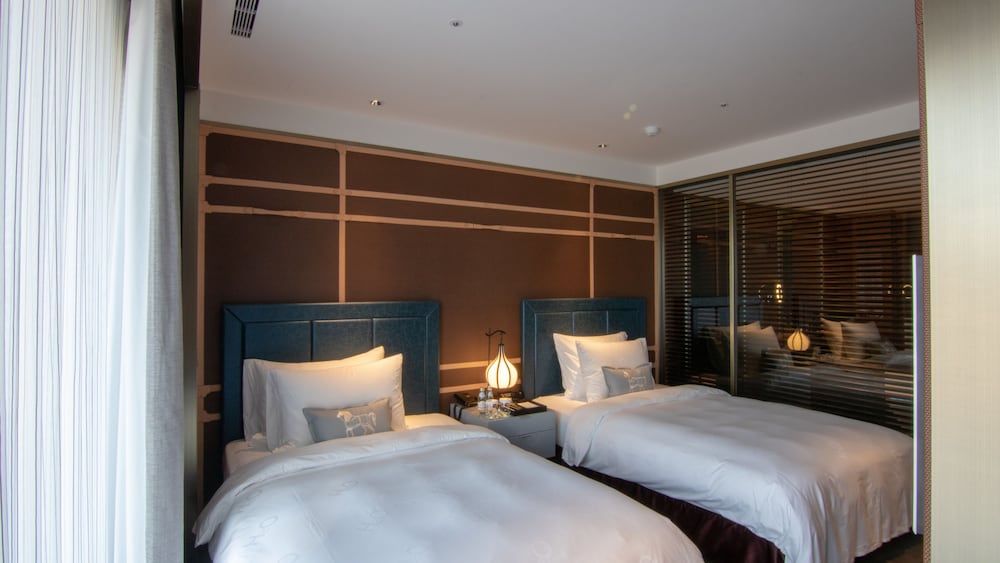 H2o Hotel 10/60