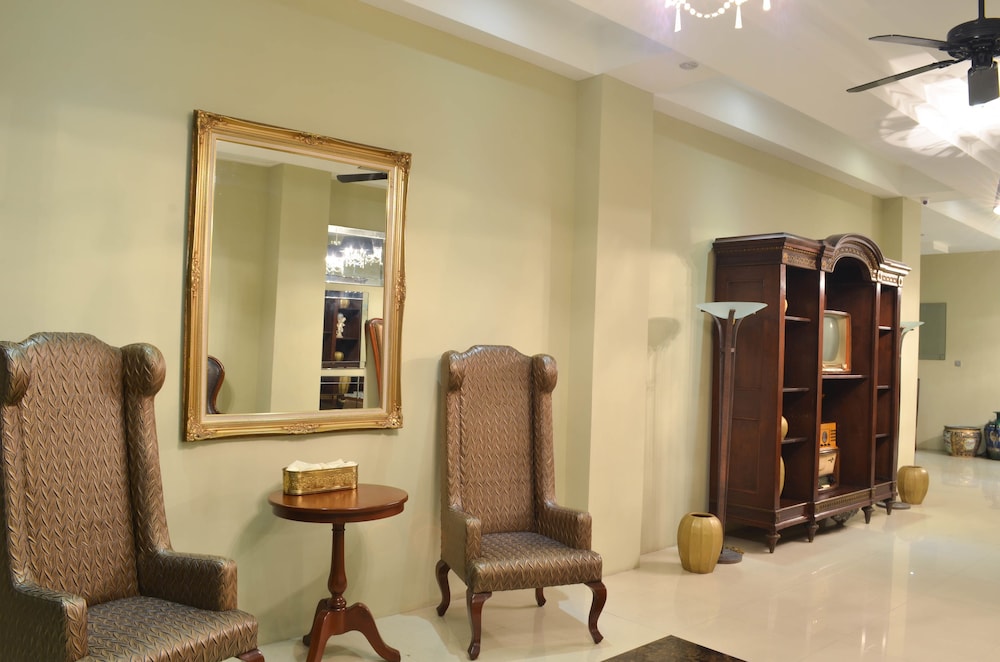 Ritz Hotel 37/49