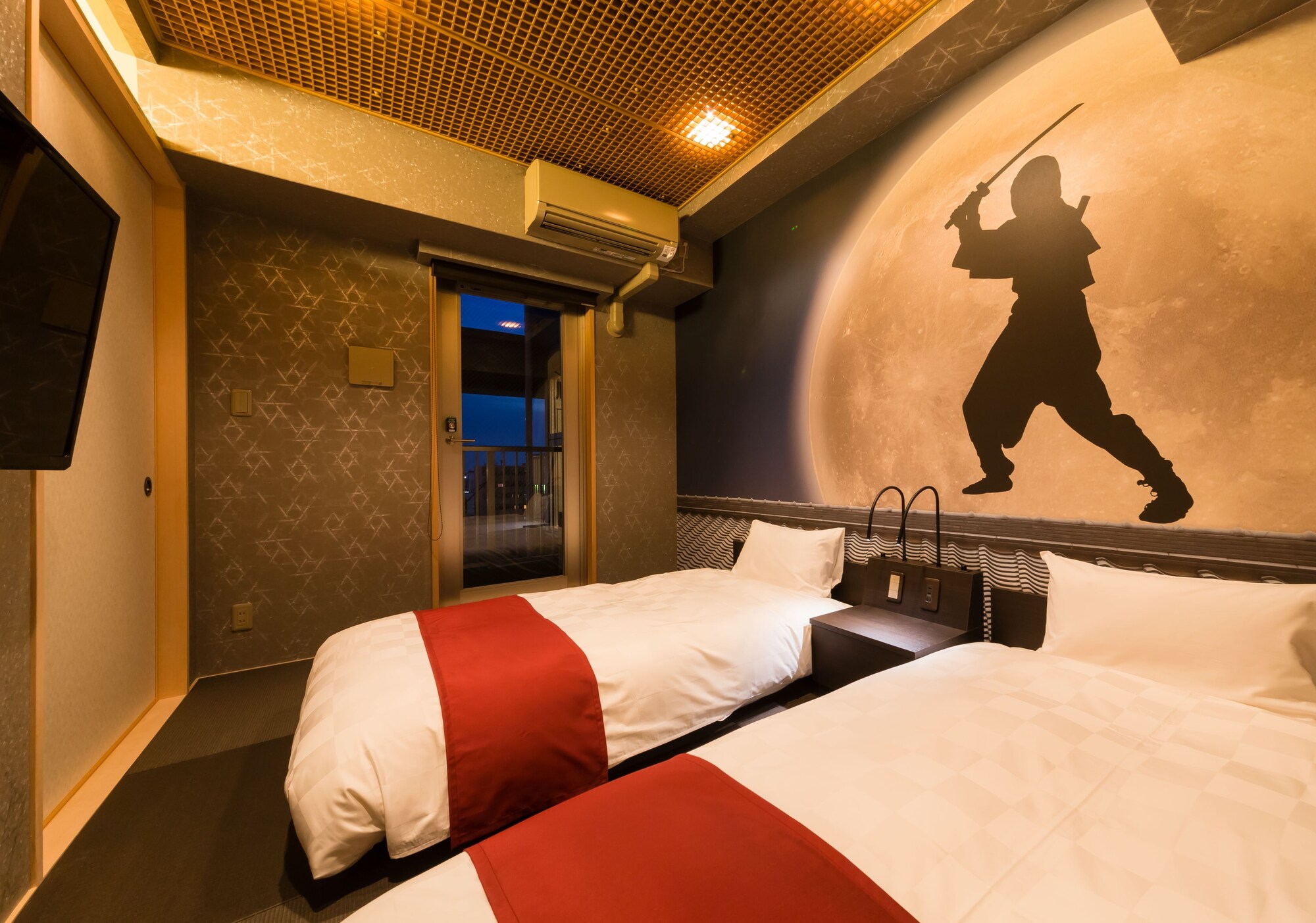 Ninja, Twin Beds