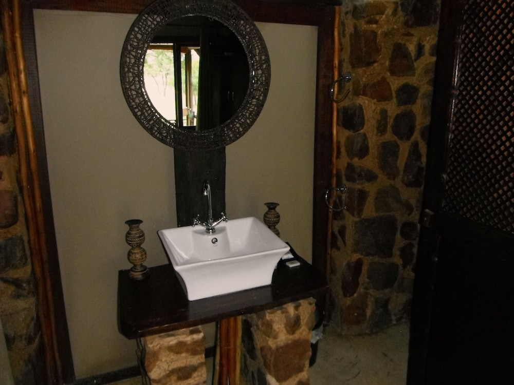 Mangwa Valley Game Lodge 50/50