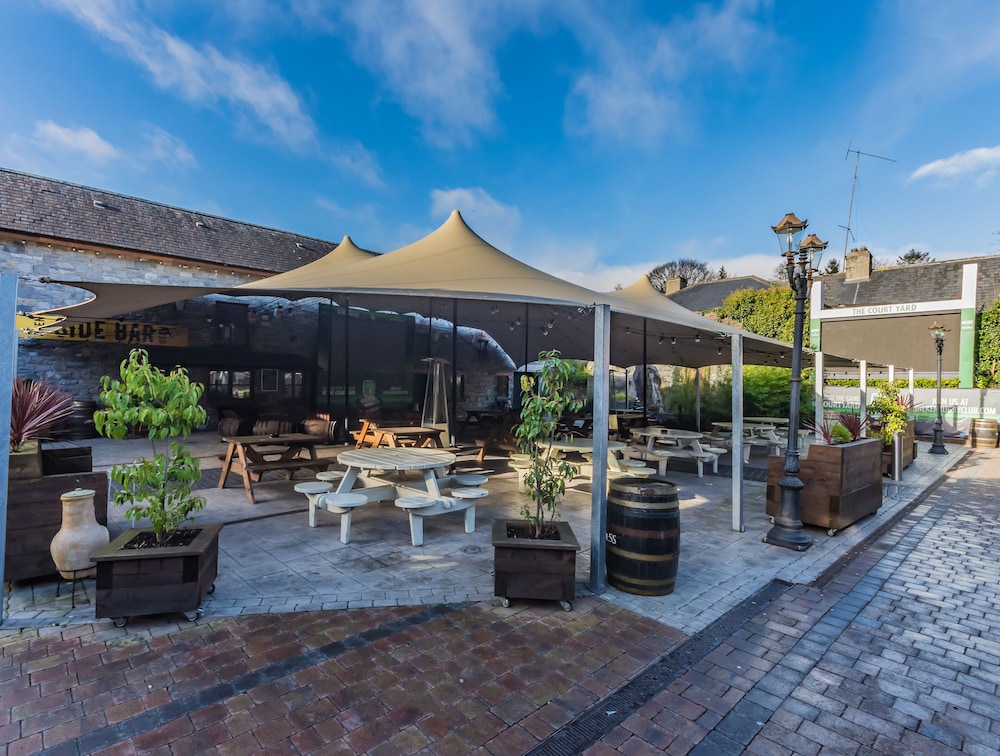 The Court Yard Hotel 42/48