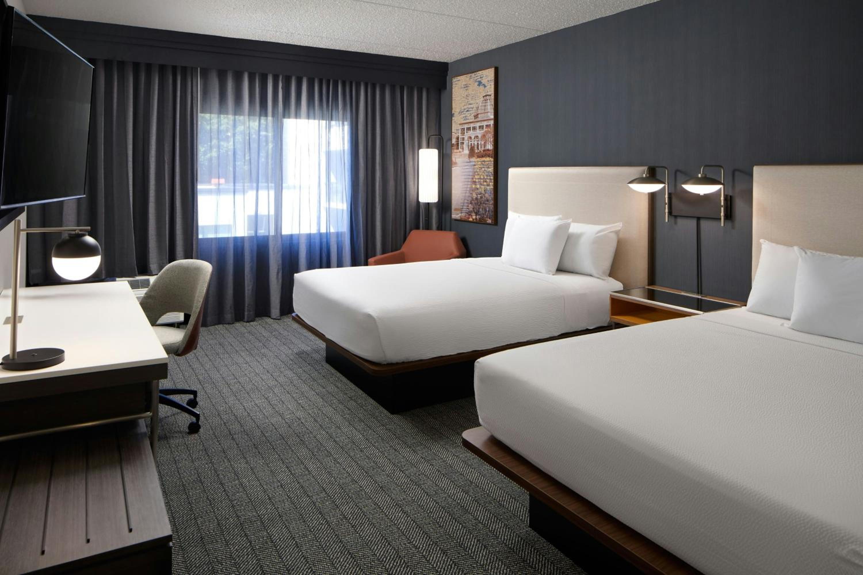 Room, 2 Queen Beds, Bathtub, Accessible