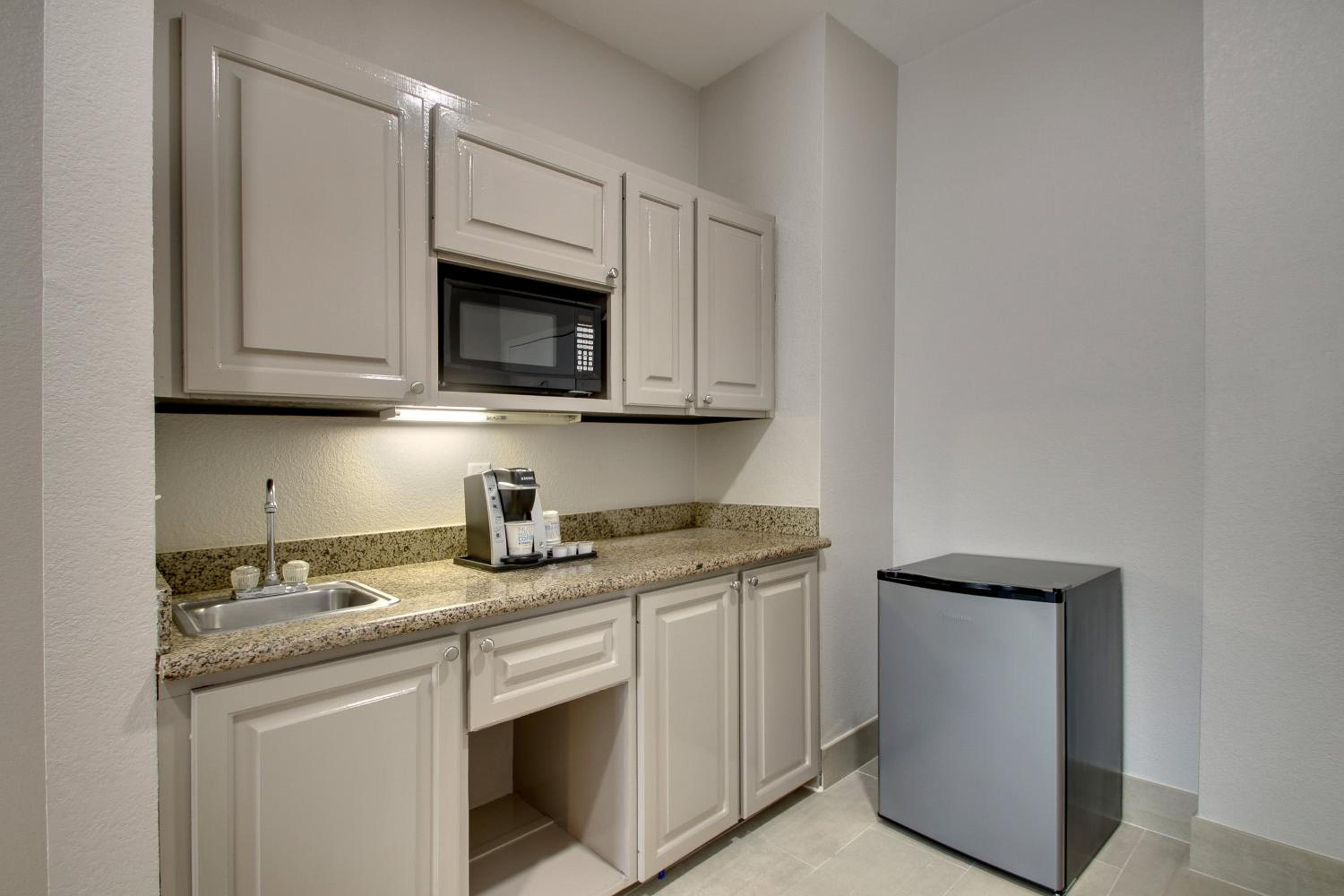 1 Bedroom, Suite, King Bed, Sofa