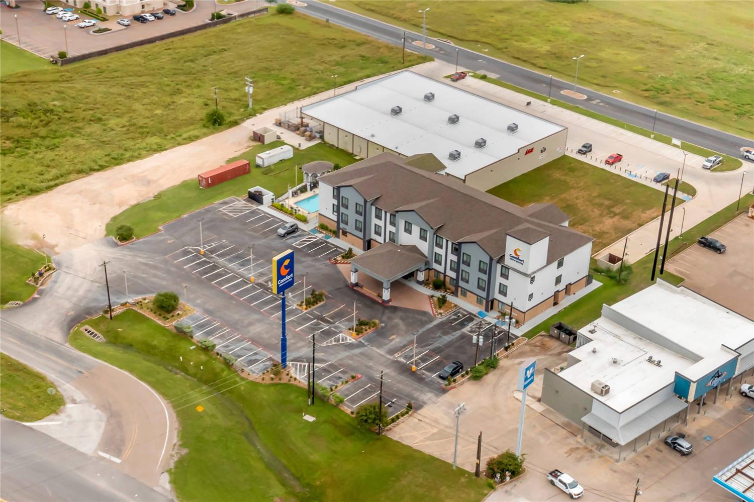 Comfort Inn & Suites Schulenburg TX 20/23
