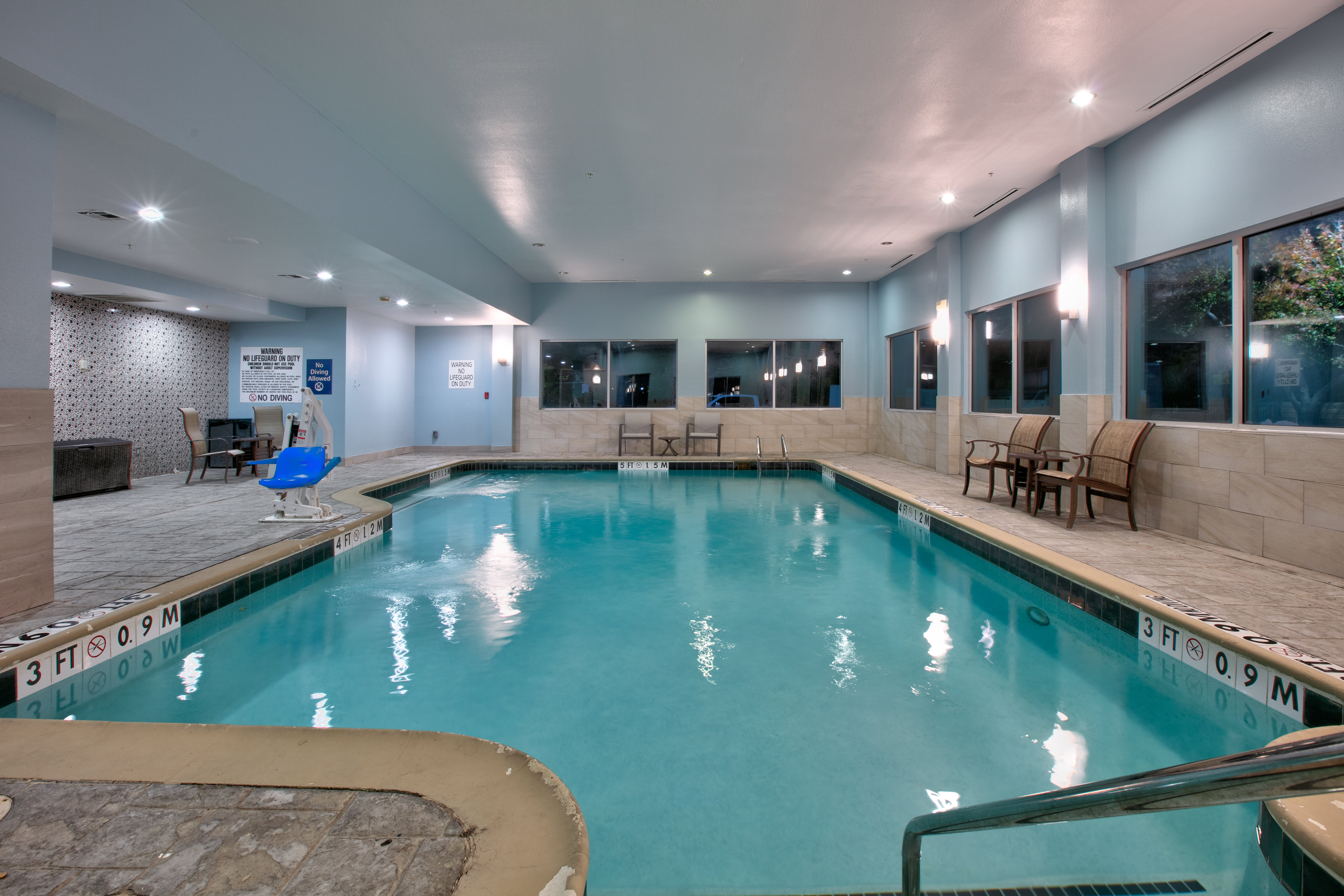 Holiday Inn Express Amp Suites North Dallas At Preston 32/48