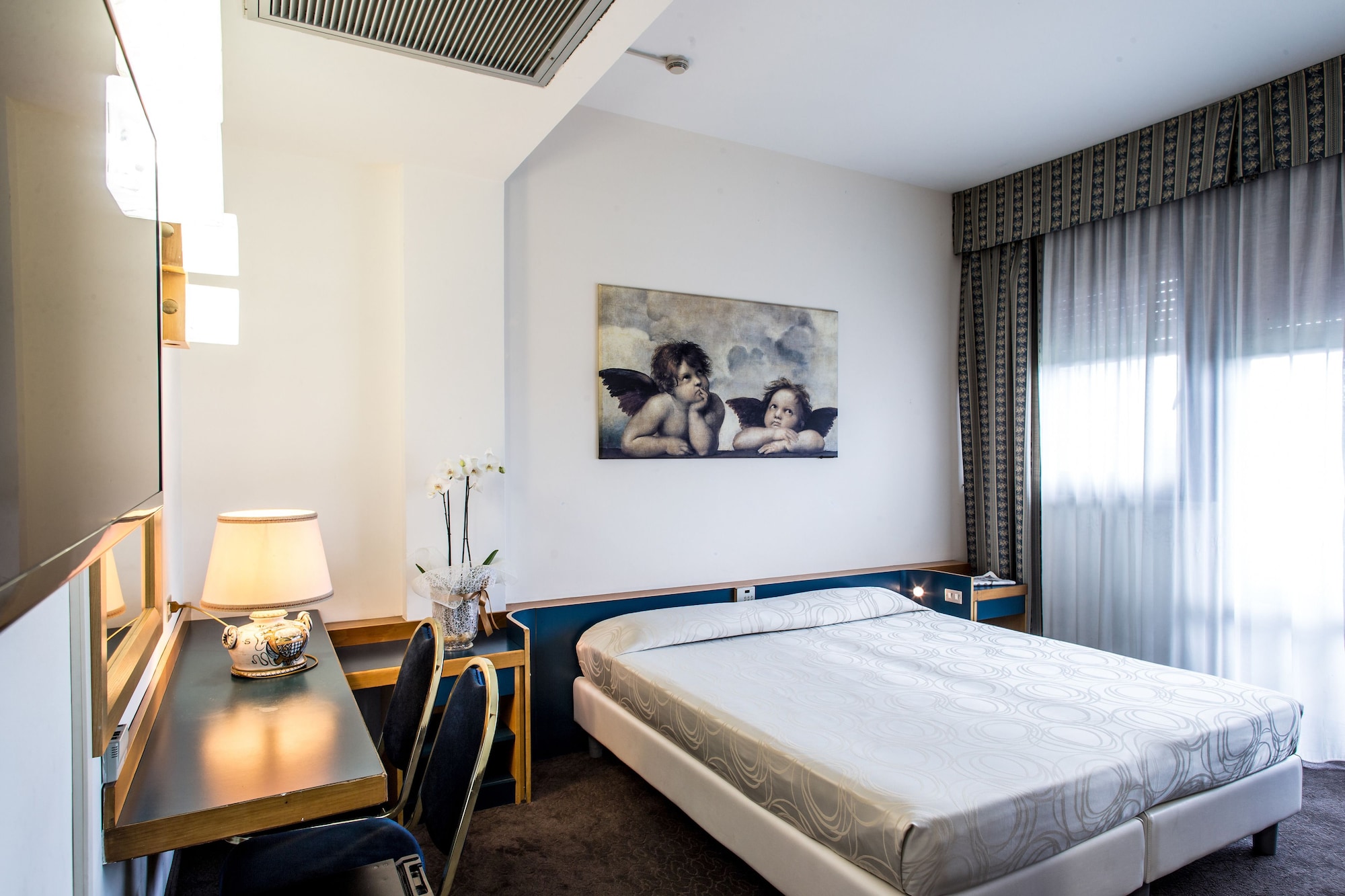 ROOM, SINGLE, DOUBLE BED