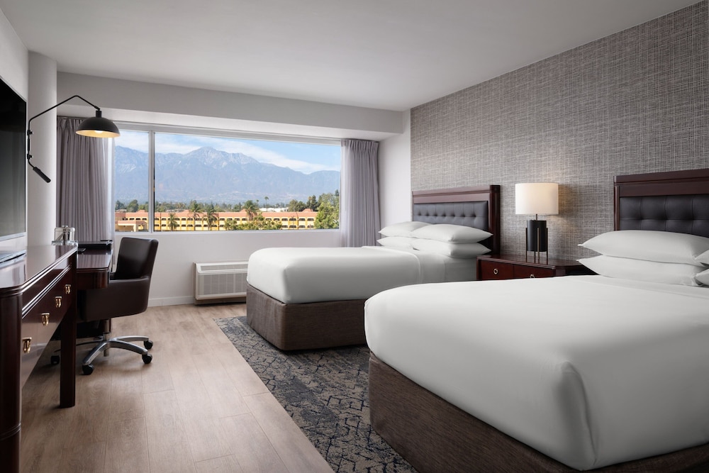 غرفة بسرير كينج، Sheraton Ontario Airport Hotel 12/19