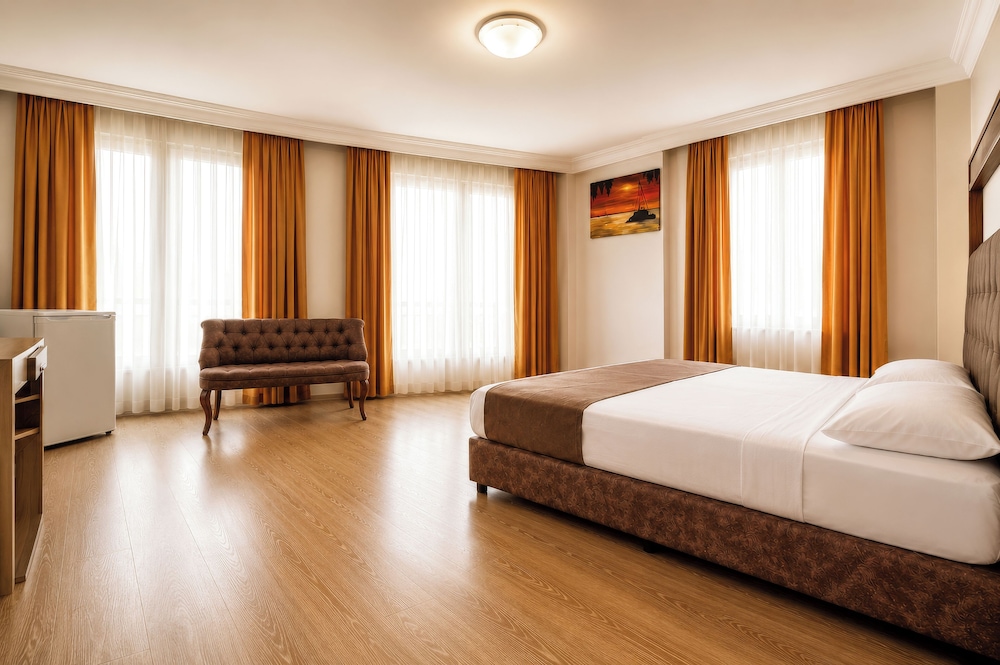 Hawaii Suite Beach Hotel 15/50