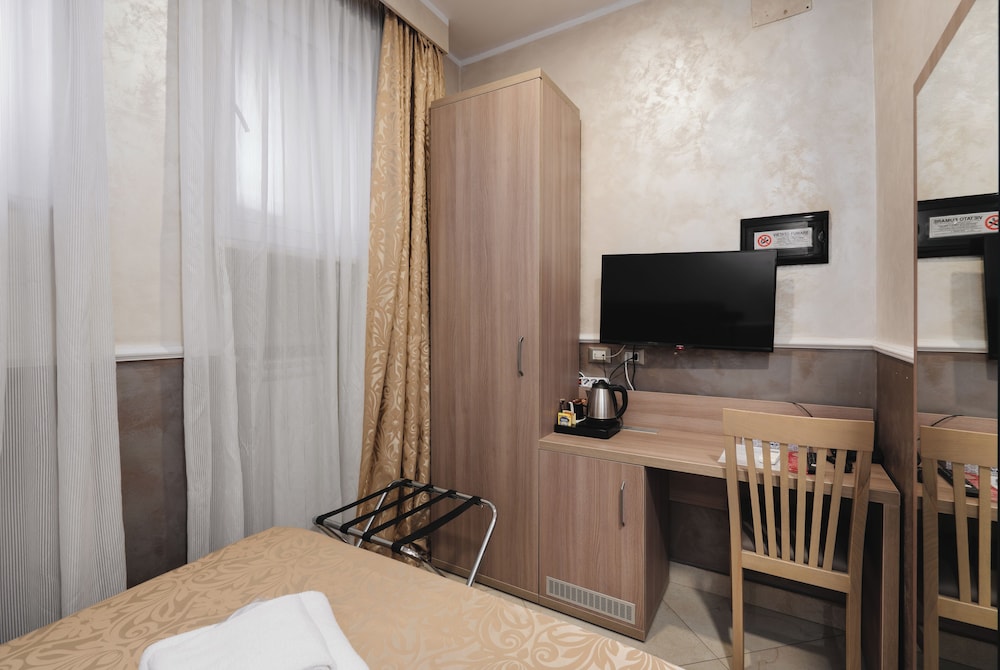 Adas Hotel 66/80