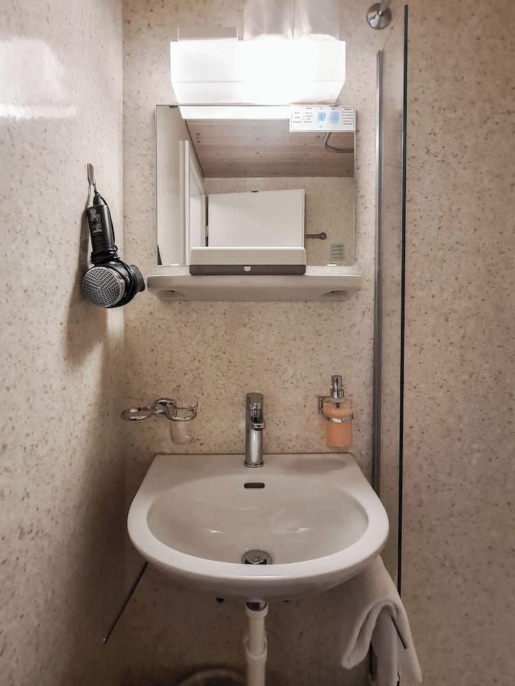 Rossli Hotel 55/64