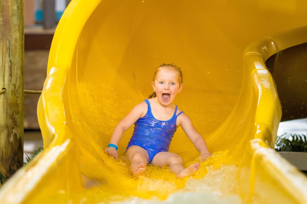 Hope Lake Lodge Indoor Waterpark 6/50