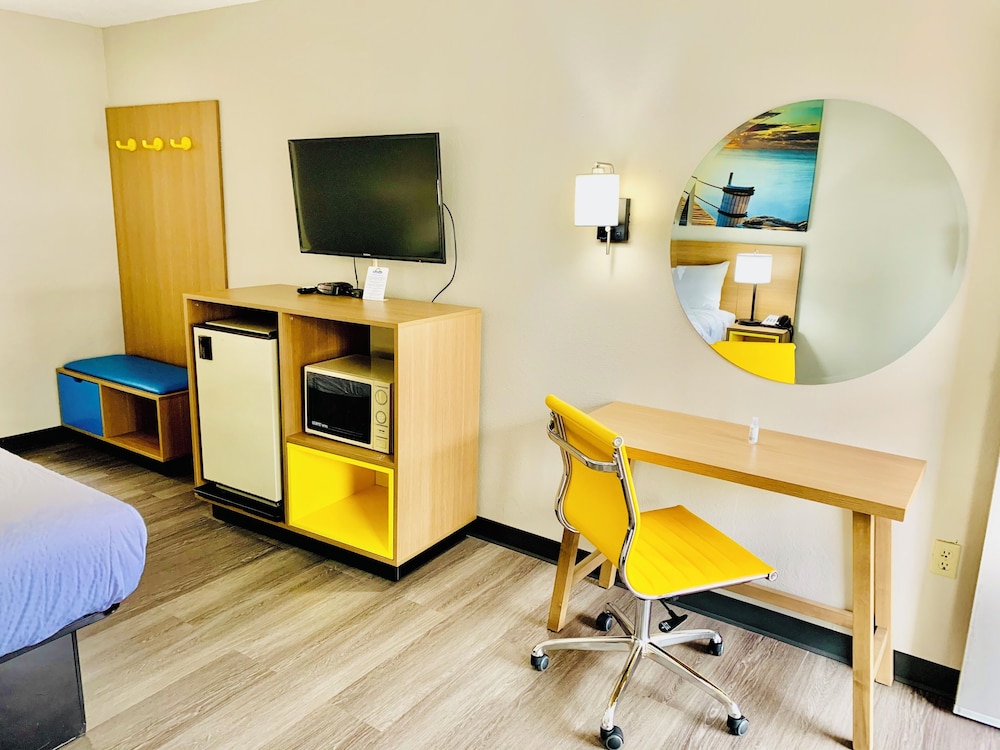 Days Inn by Wyndham Sanford 20/25