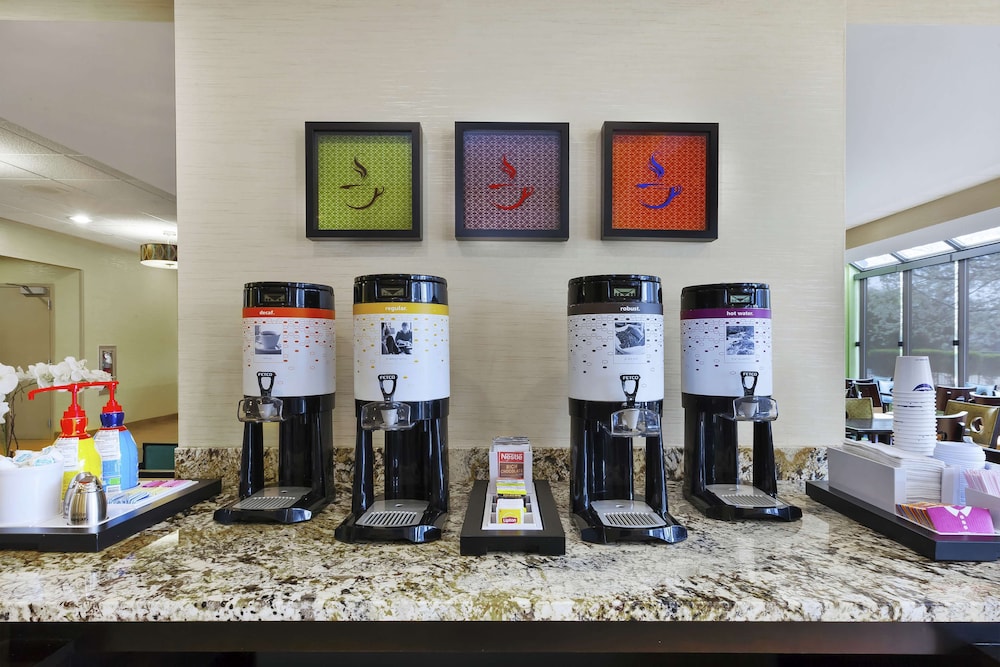 Hampton Inn Clinton, NJ 40/56