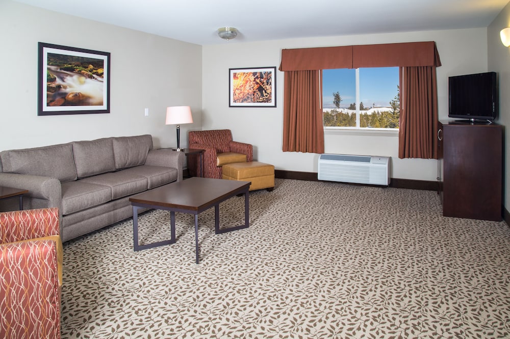 Gray Wolf Inn And Suites 43/67