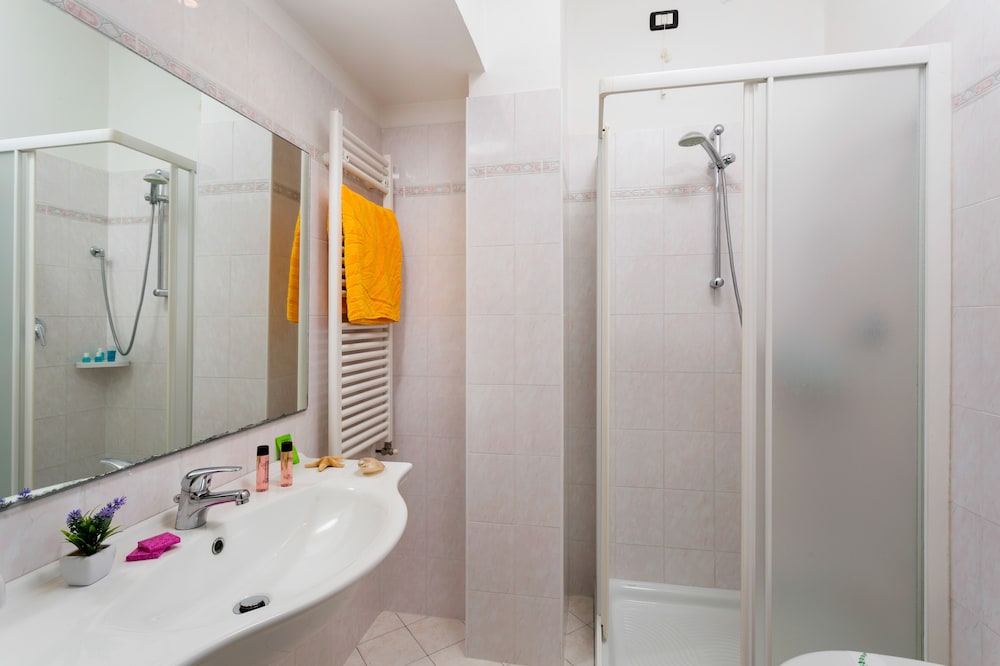 Hotel Cannes 34/37