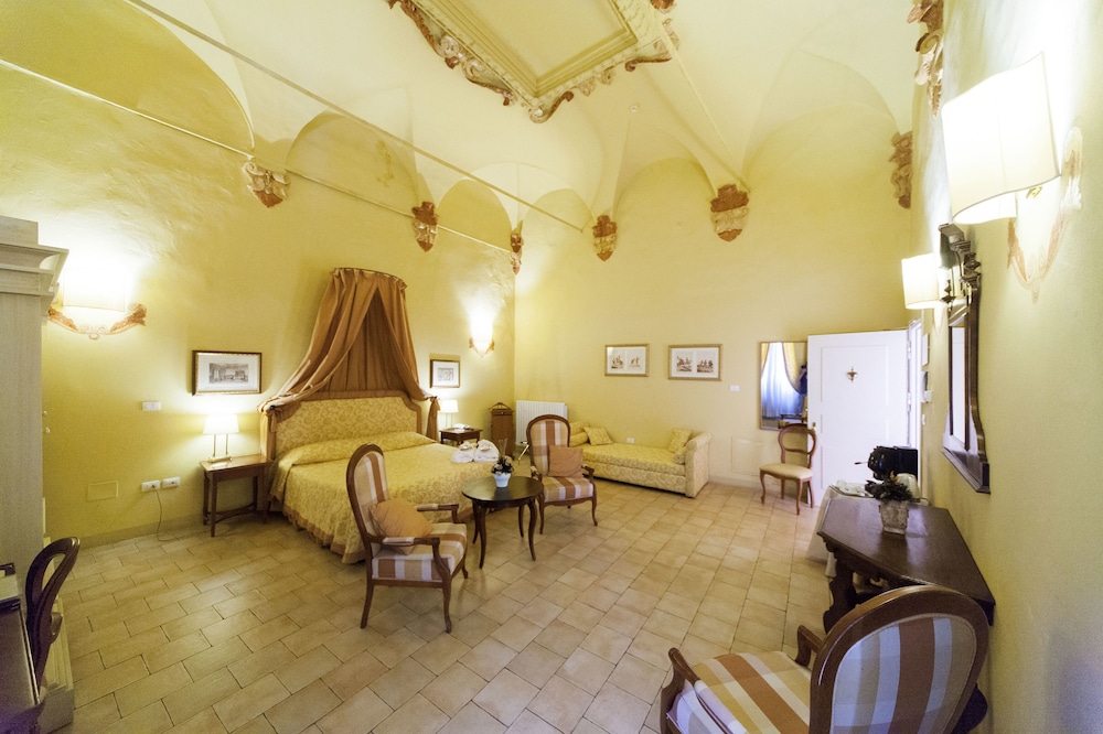 Palazzo Guiderocchi 41/48