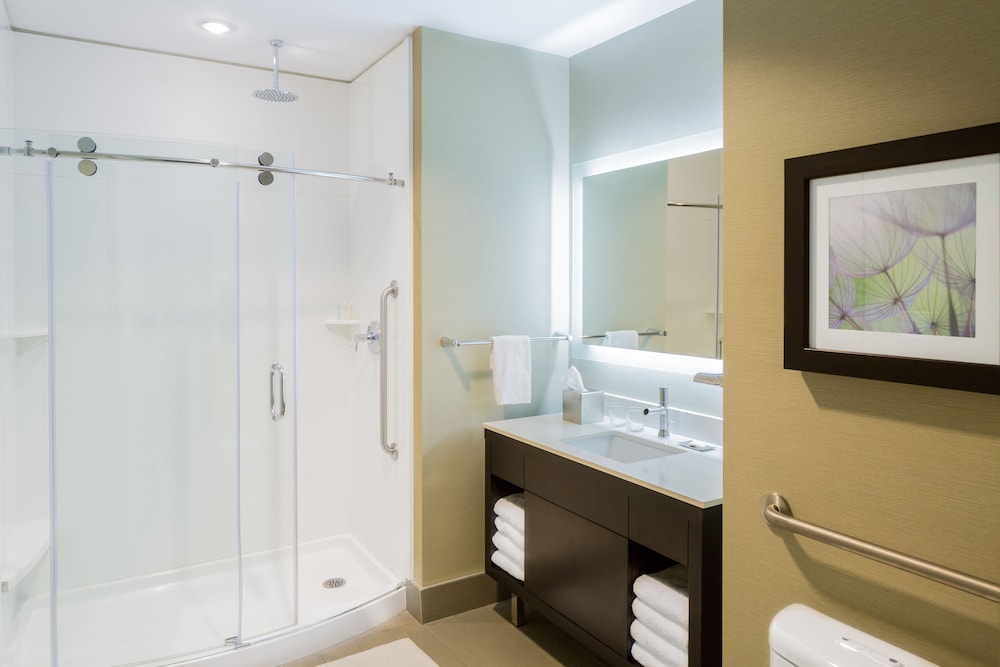 The Hollis Halifax A Doubletree Suites By Hilton Hotel 7/38