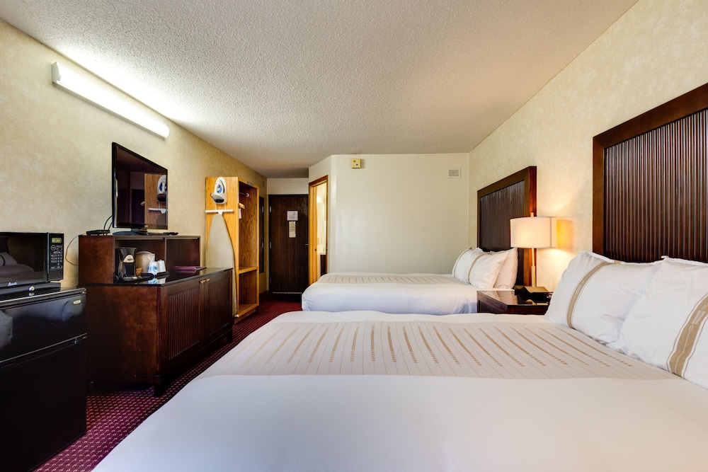 Fireside Inn & Suites 25/88