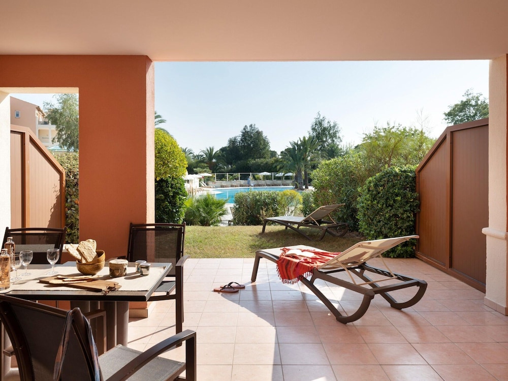 swimming pool spa
