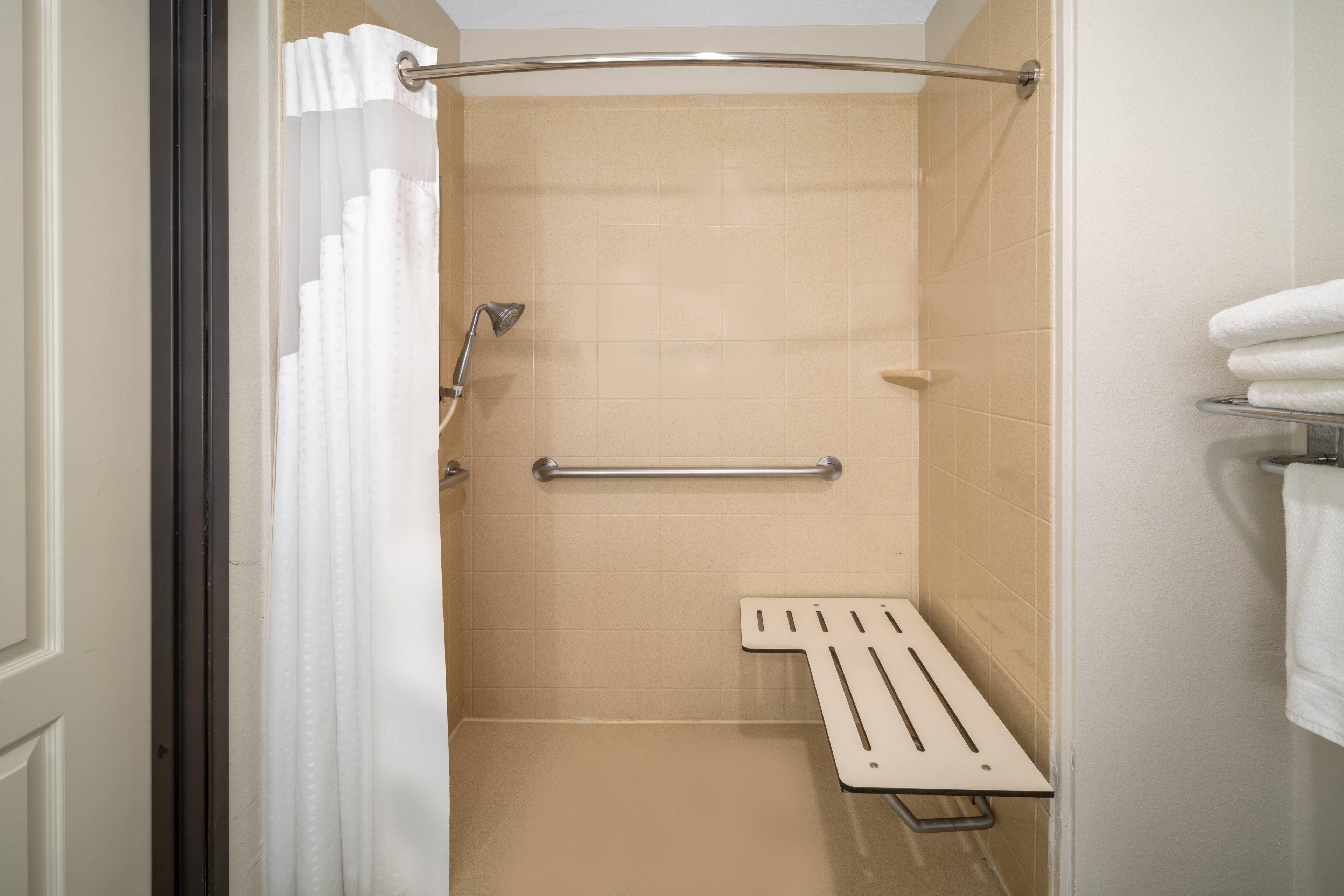 غرفة بسريرين كوين لذوي الإعاقة، Holiday Inn Express & Suites Dallas East - Fair Park 3/4