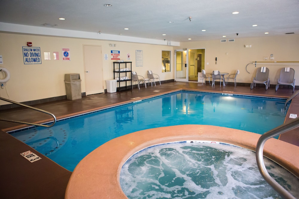 Holiday Inn Express Hotel Suites Chattanooga Hixson 9/75