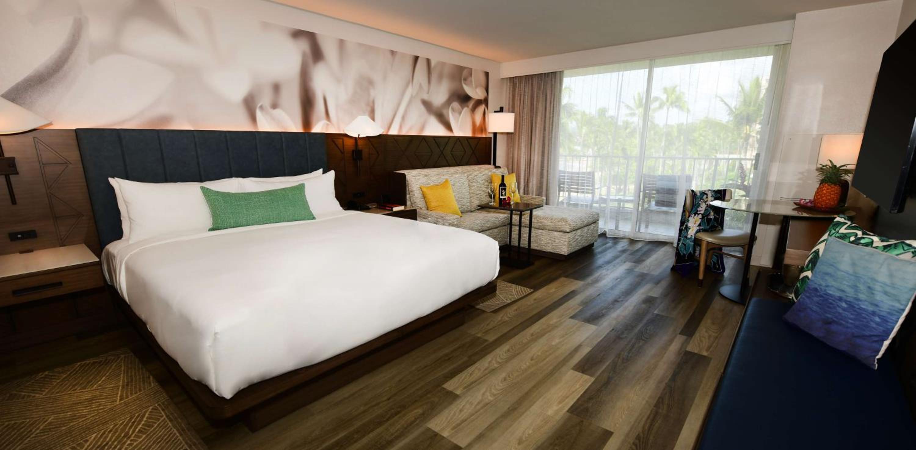 Room, King Bed, Pool View