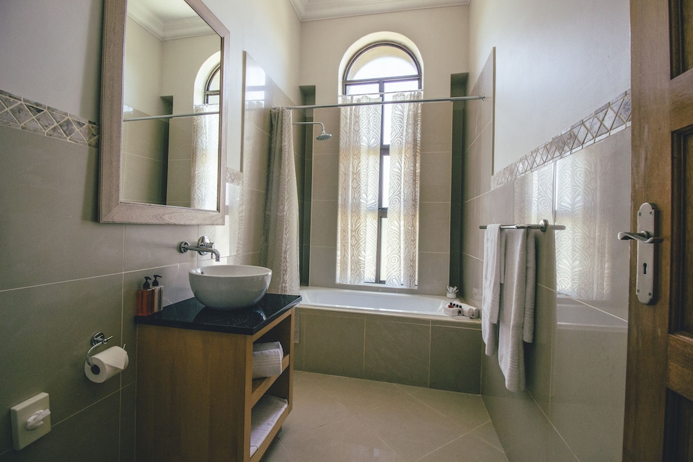 Castellon Boutique Guesthouse 48/50