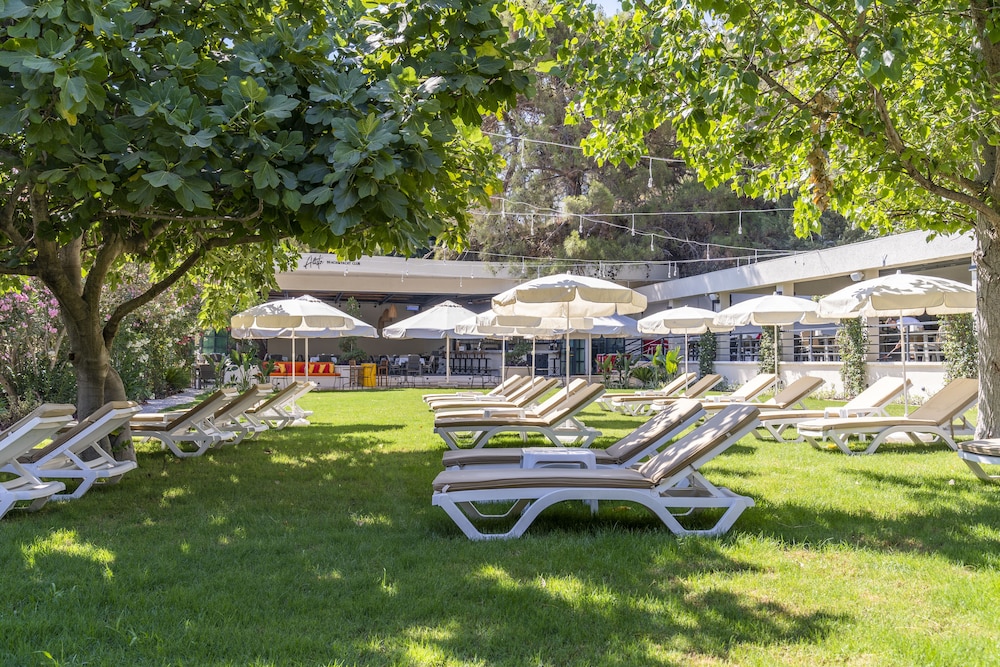 Alesta Yacht Hotel 66/74