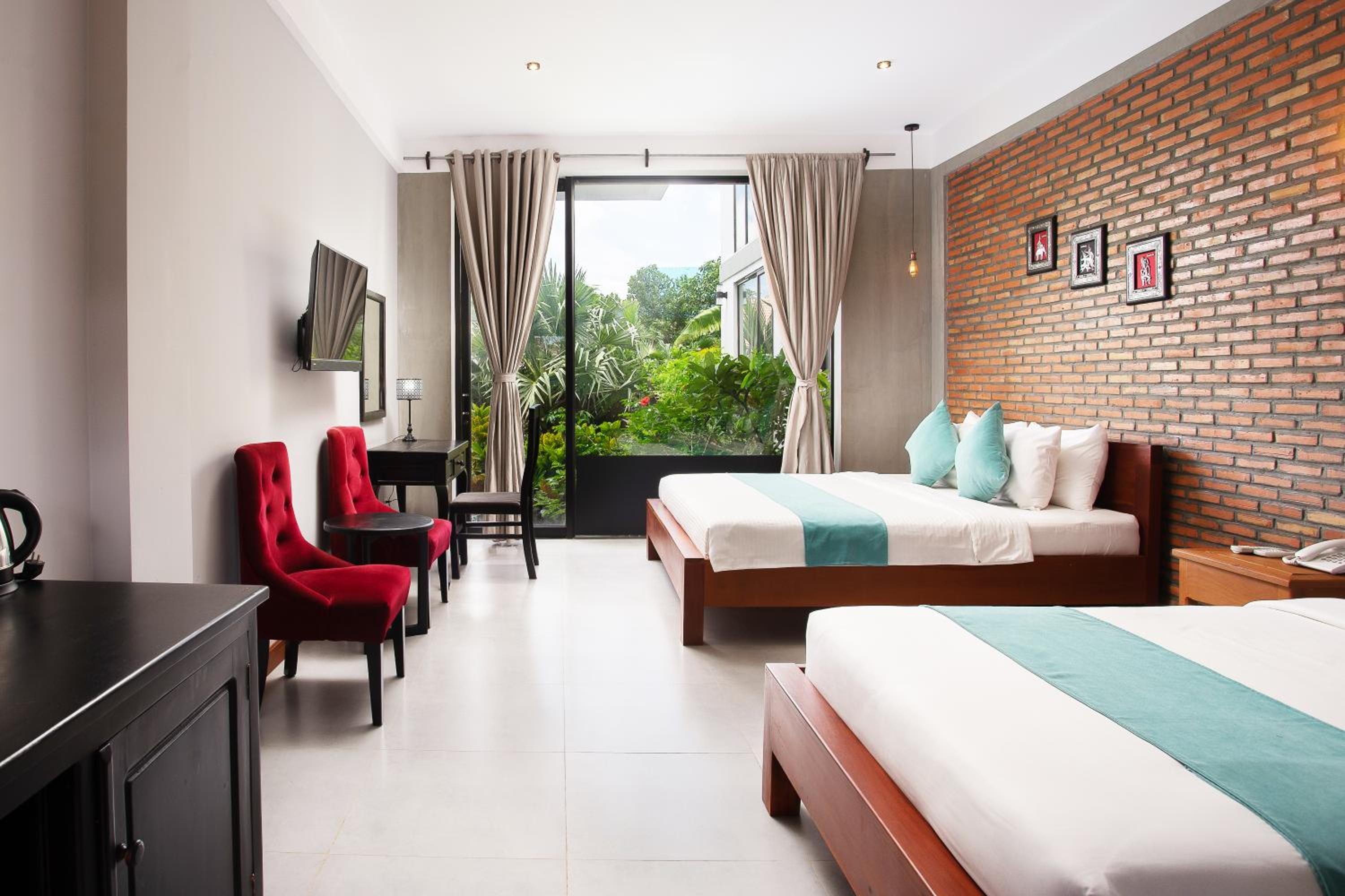 Room, Triple, Pool View