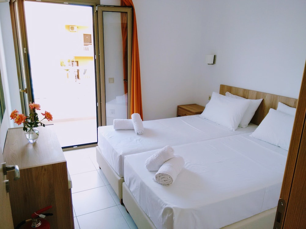 1 BEDROOM, APARTMENT, 3 BEDS