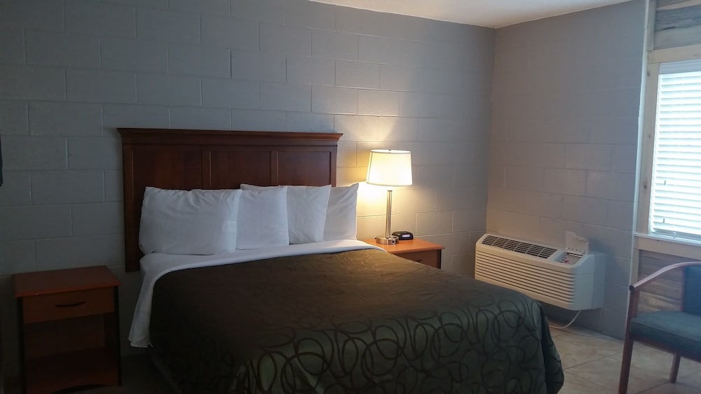 Motel West 22/58
