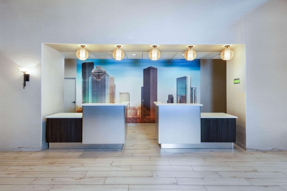 La Quinta Inn & Suites by Wyndham Houston Energy Corridor 10/61