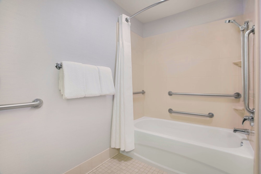 جناح بسرير كينج مع أريكة لذوي الإعاقة، Courtyard Fort Lauderdale SW Miramar 3/5
