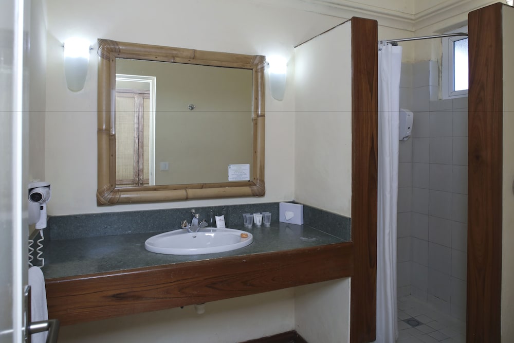Cotton Bay Resort & Spa 27/29